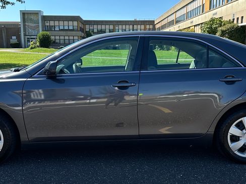 Used 2009 Toyota Camry LE FWD image 4