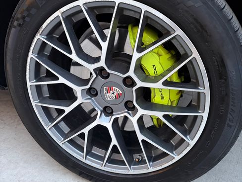 Used 2016 Porsche Cayenne S image 12