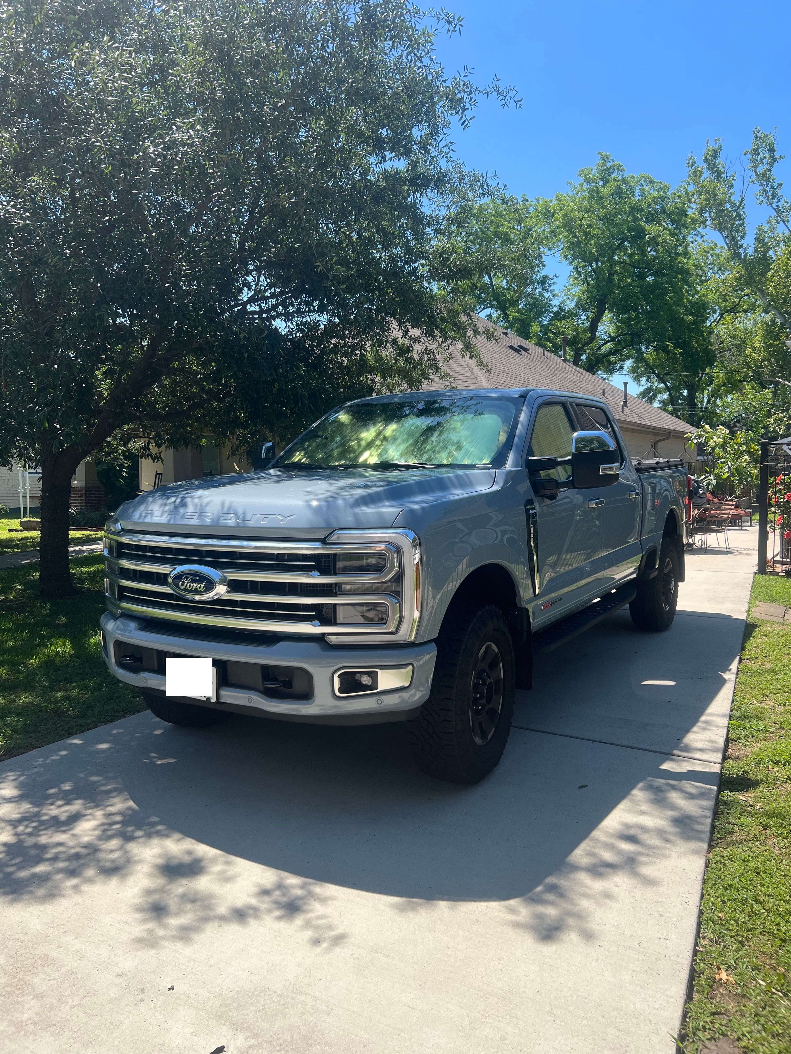 Used 2025 Ford F250 Platinum w/ Platinum Plus Package AWD/4WD image 1