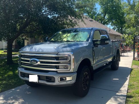 Used 2025 Ford F250 Platinum w/ Platinum Plus Package AWD/4WD image 1