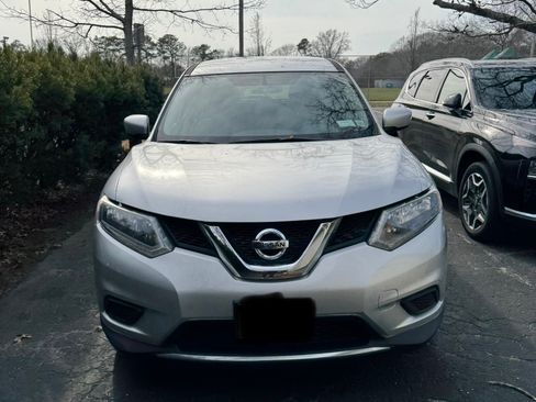 Used 2016 Nissan Rogue S image 2