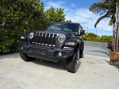 Used 2018 Jeep Wrangler Sport image 2
