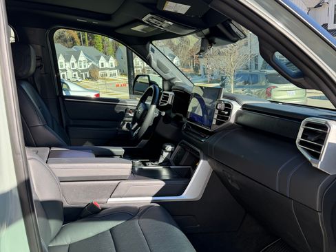 Used 2024 Toyota Sequoia Platinum image 5