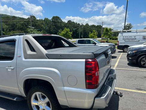 Used 2012 Chevrolet Avalanche LT w/ Suspension Package, Off-Road AWD/4WD image 4