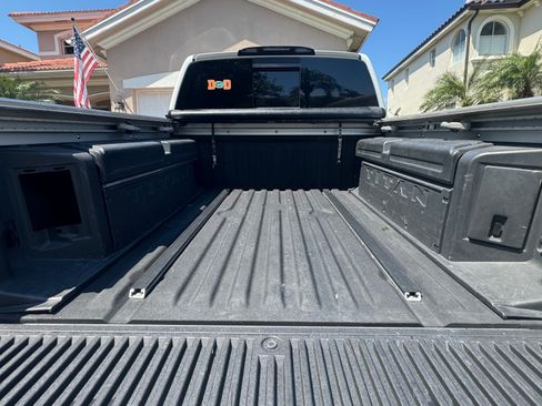 Used 2020 Nissan Titan SL w/ Moonroof Package AWD/4WD image 28