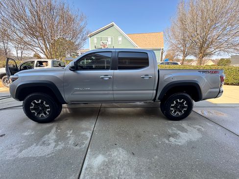 Used 2023 Toyota Tacoma TRD Off-Road image 6
