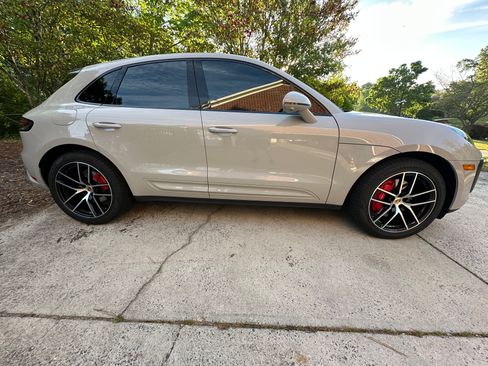 Used 2024 Porsche Macan S AWD/4WD image 2