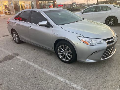 Used 2017 Toyota Camry XLE w/ Moonroof Package FWD image 8
