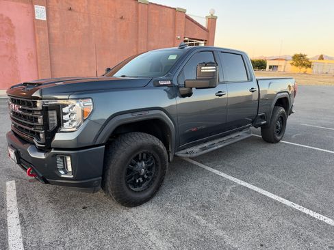 Used 2020 GMC Sierra 2500 AT4 w/ Technology Package AWD/4WD image 6
