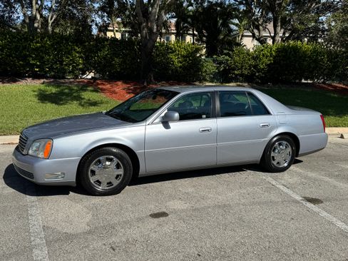 Used 2004 Cadillac De Ville Sedan w/ Equipment Group image 6
