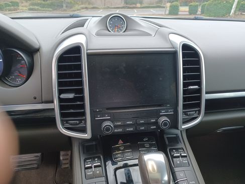 Used 2018 Porsche Cayenne Platinum Edition image 14