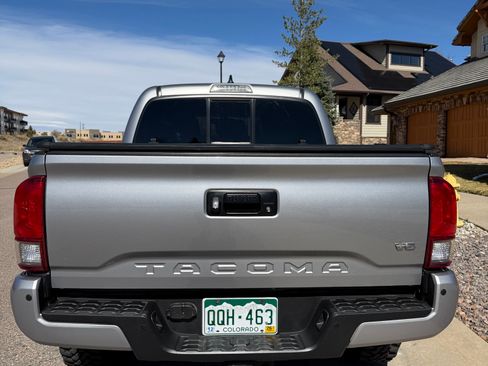 Used 2016 Toyota Tacoma TRD Off-Road w/ Premium & Technology Package image 6