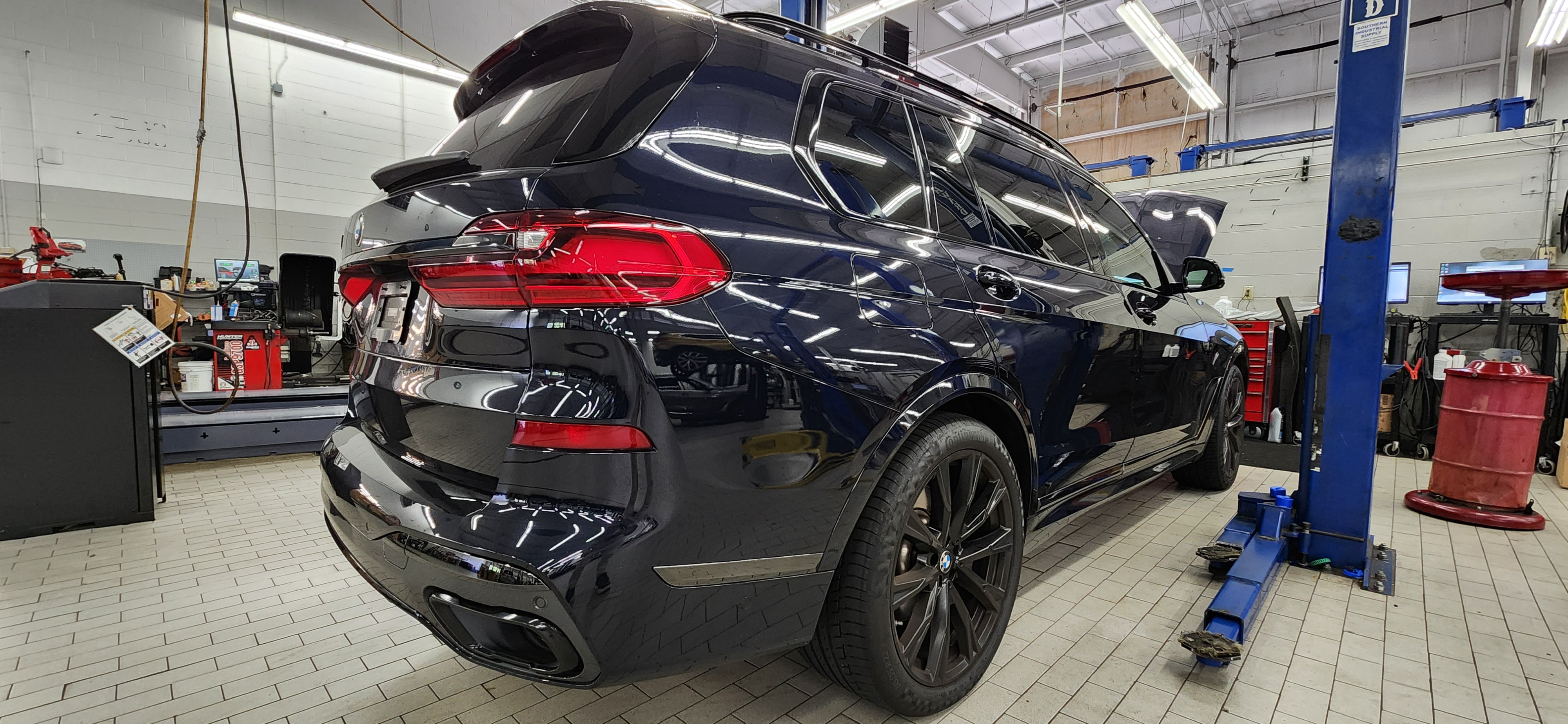 Used 2021 BMW X7 xDrive40i w/ M Sport Package AWD/4WD image 22
