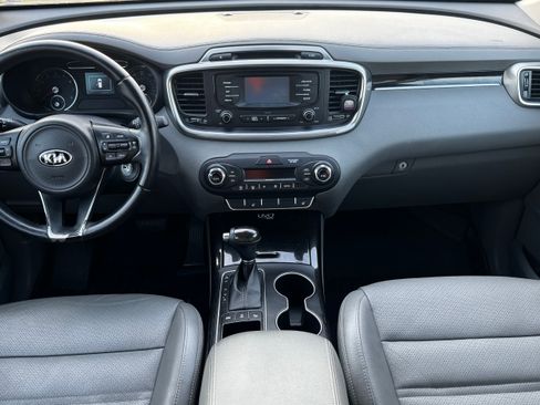 Used 2016 Kia Sorento EX image 10