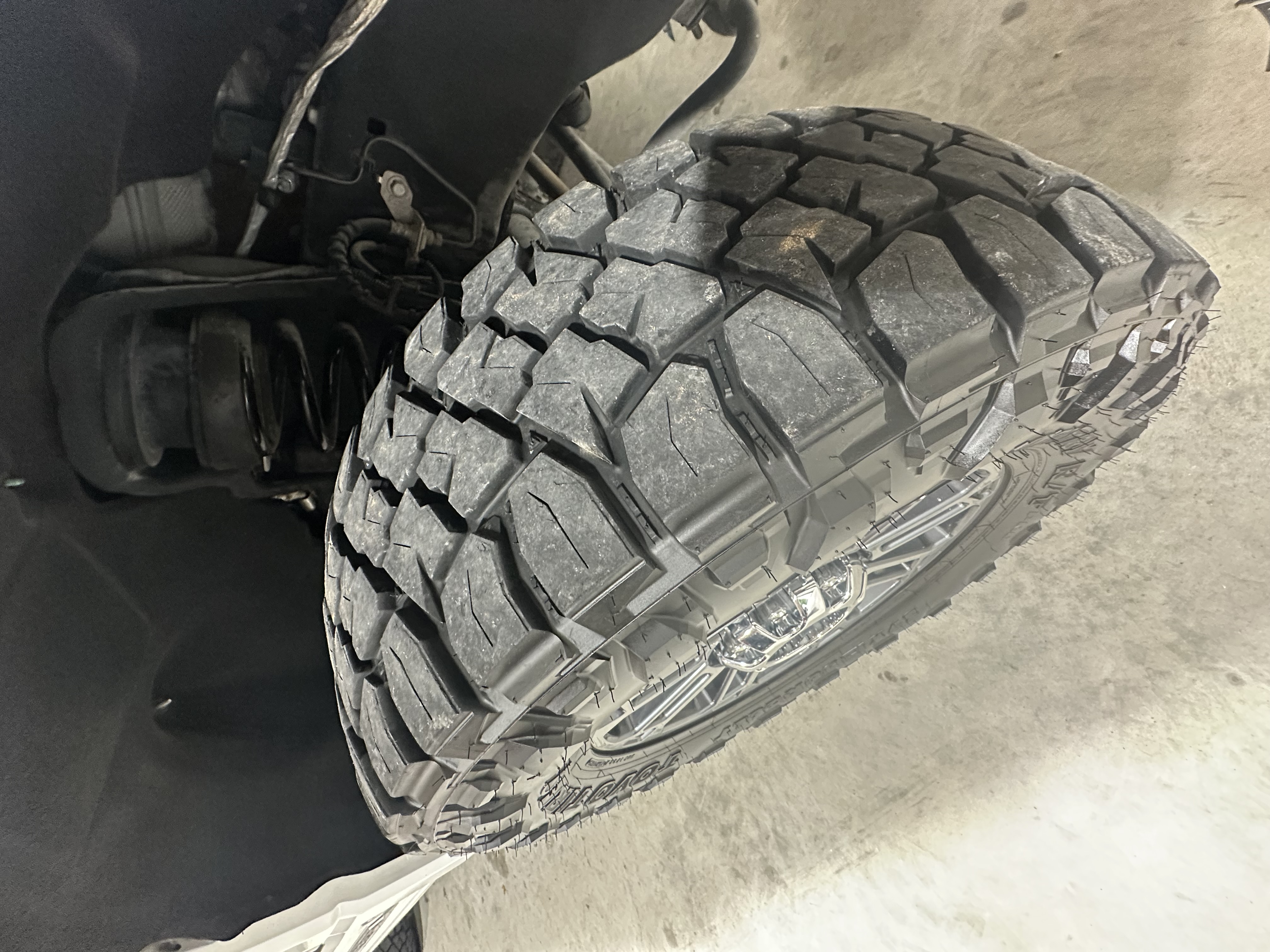 Used 2024 Ford F250 Platinum w/ FX4 Off-Road Package AWD/4WD image 14