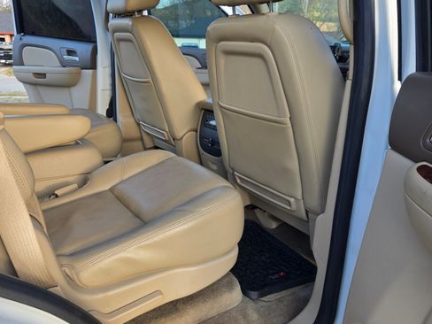 Used 2010 Chevrolet Tahoe LTZ image 10