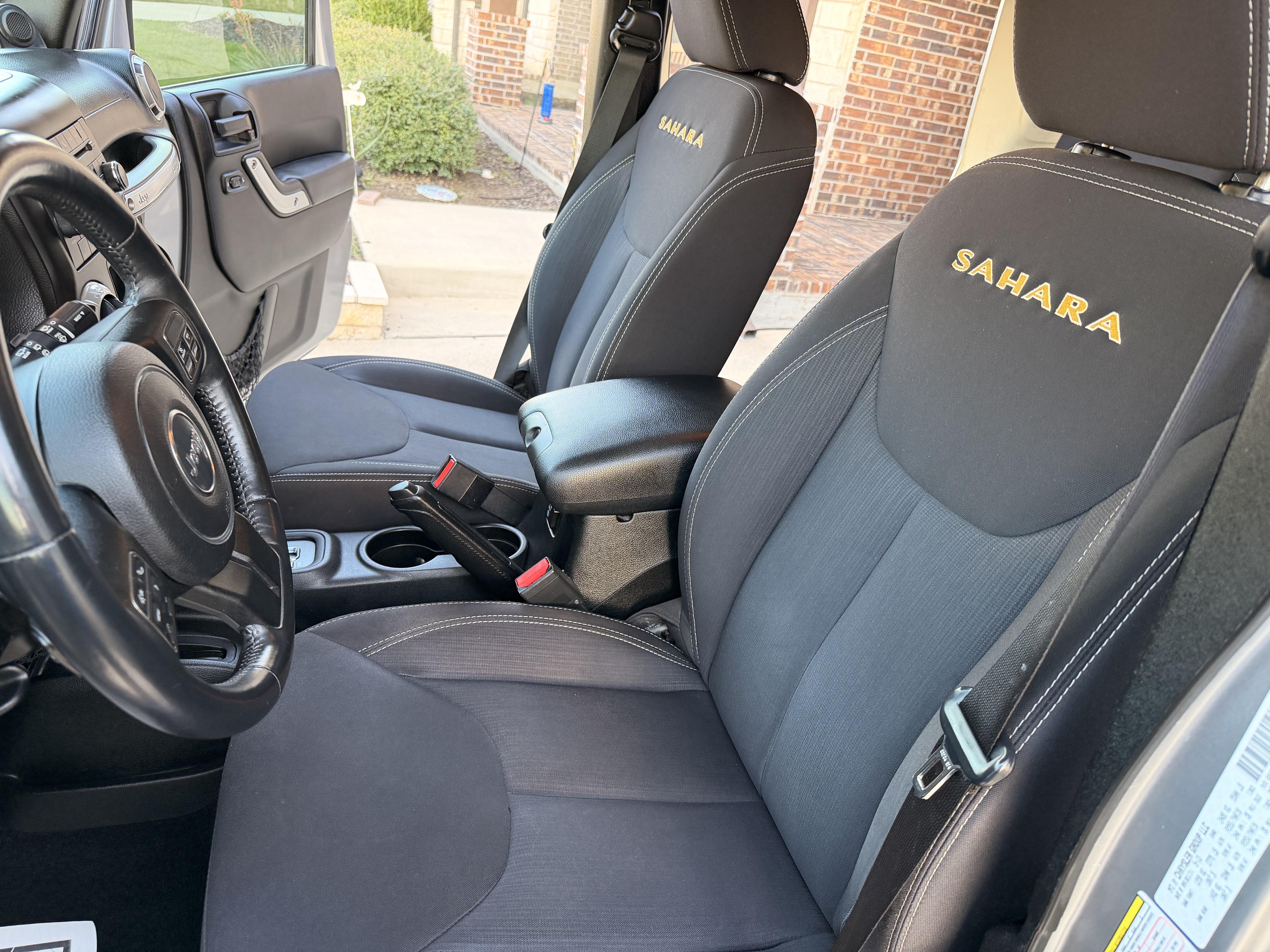Used 2013 Jeep Wrangler Unlimited Sahara w/ Connectivity Group AWD/4WD image 9