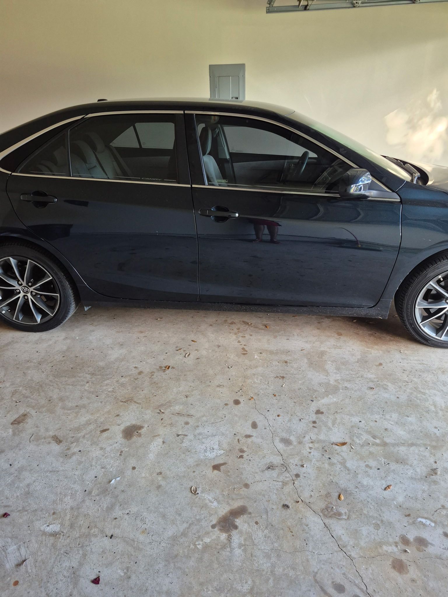 Used 2016 Toyota Camry XSE FWD image 2