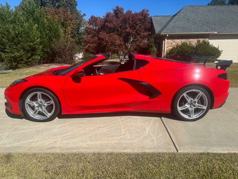 Used 2025 Chevrolet Corvette Stingray Coupe w/ 1LT image 2