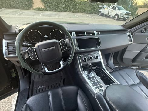 Used 2017 Land Rover Range Rover Sport SE image 10