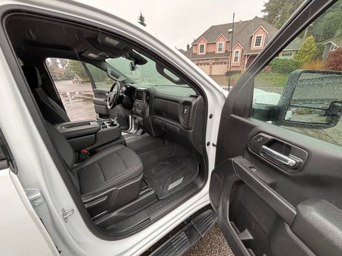 Used 2024 Chevrolet Silverado 2500 Custom w/ Custom Value Package image 13