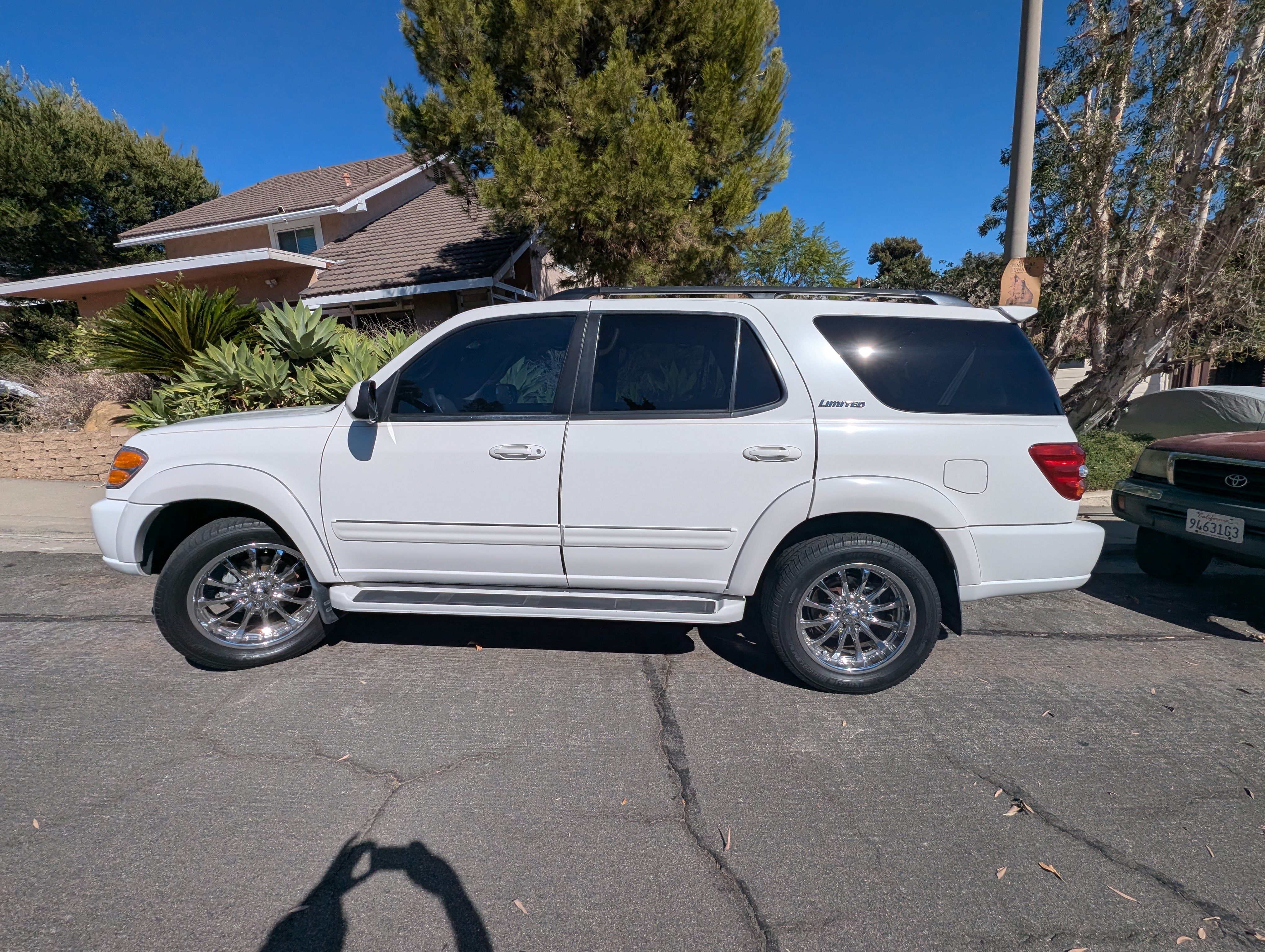 Used 2002 Toyota Sequoia Limited RWD image 1