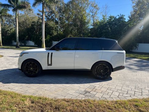 Used 2023 Land Rover Range Rover SE image 11