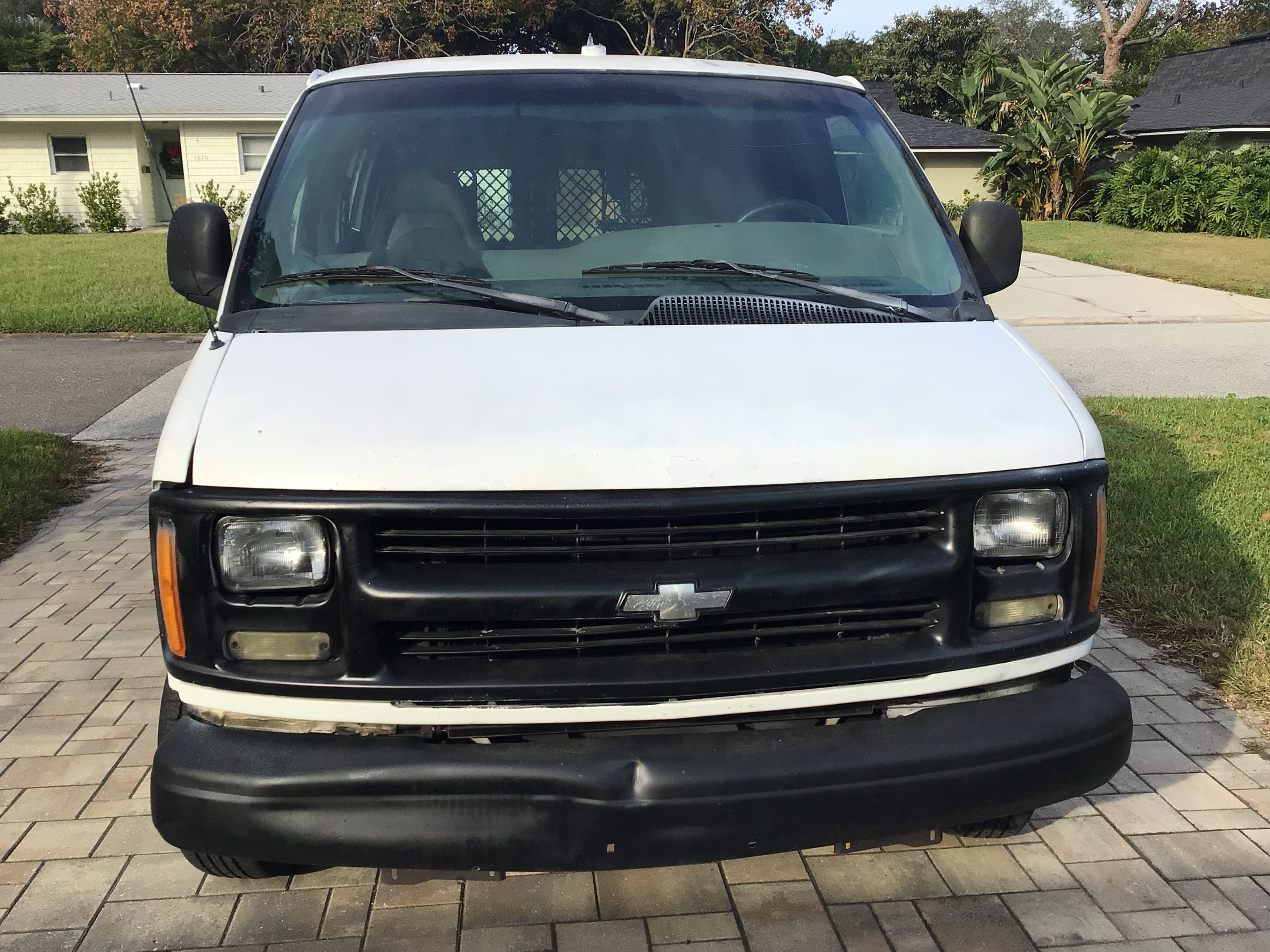 Used 2001 Chevrolet Express 1500 RWD image 1