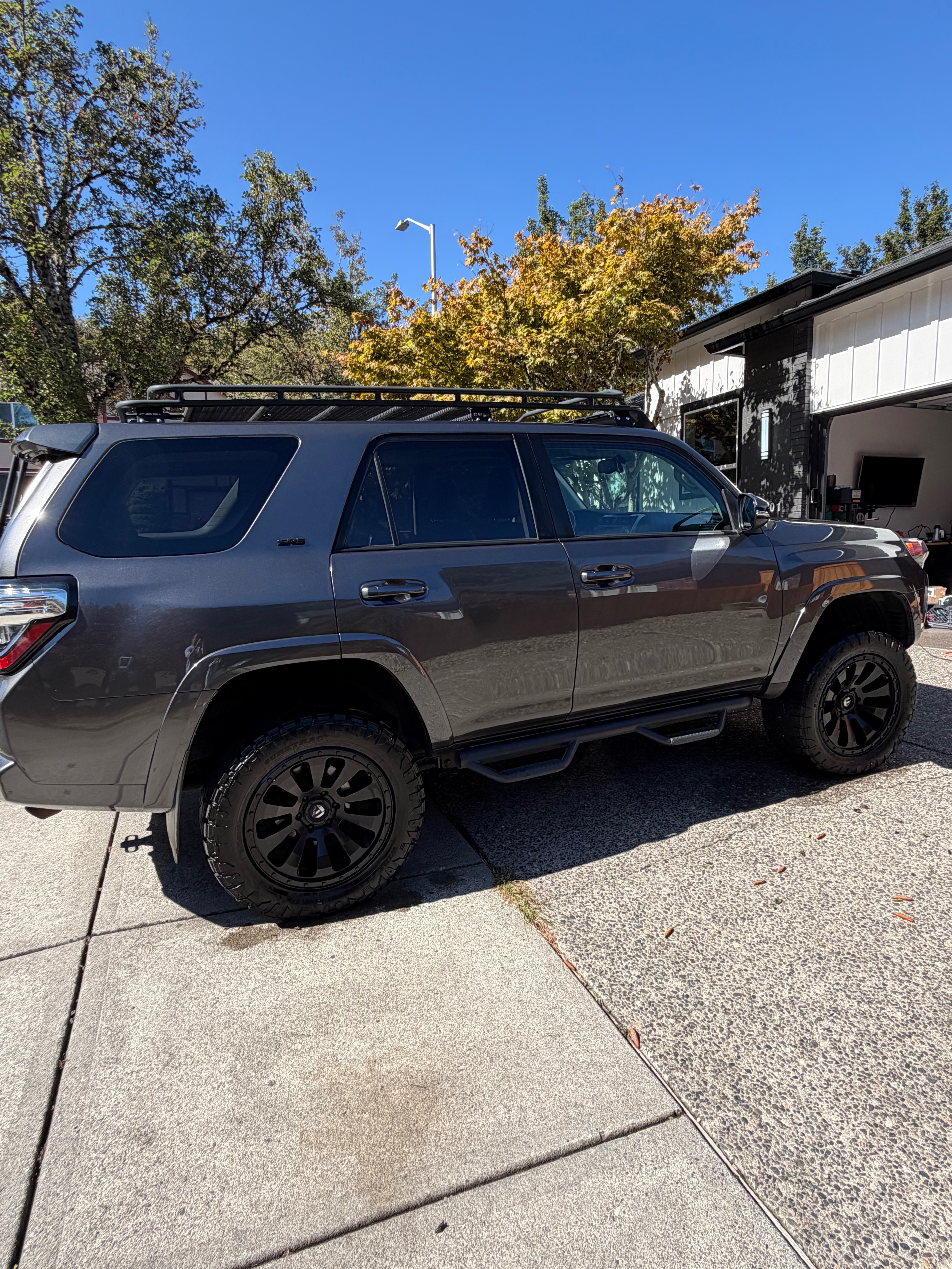Used 2018 Toyota 4Runner SR5 Premium AWD/4WD image 1