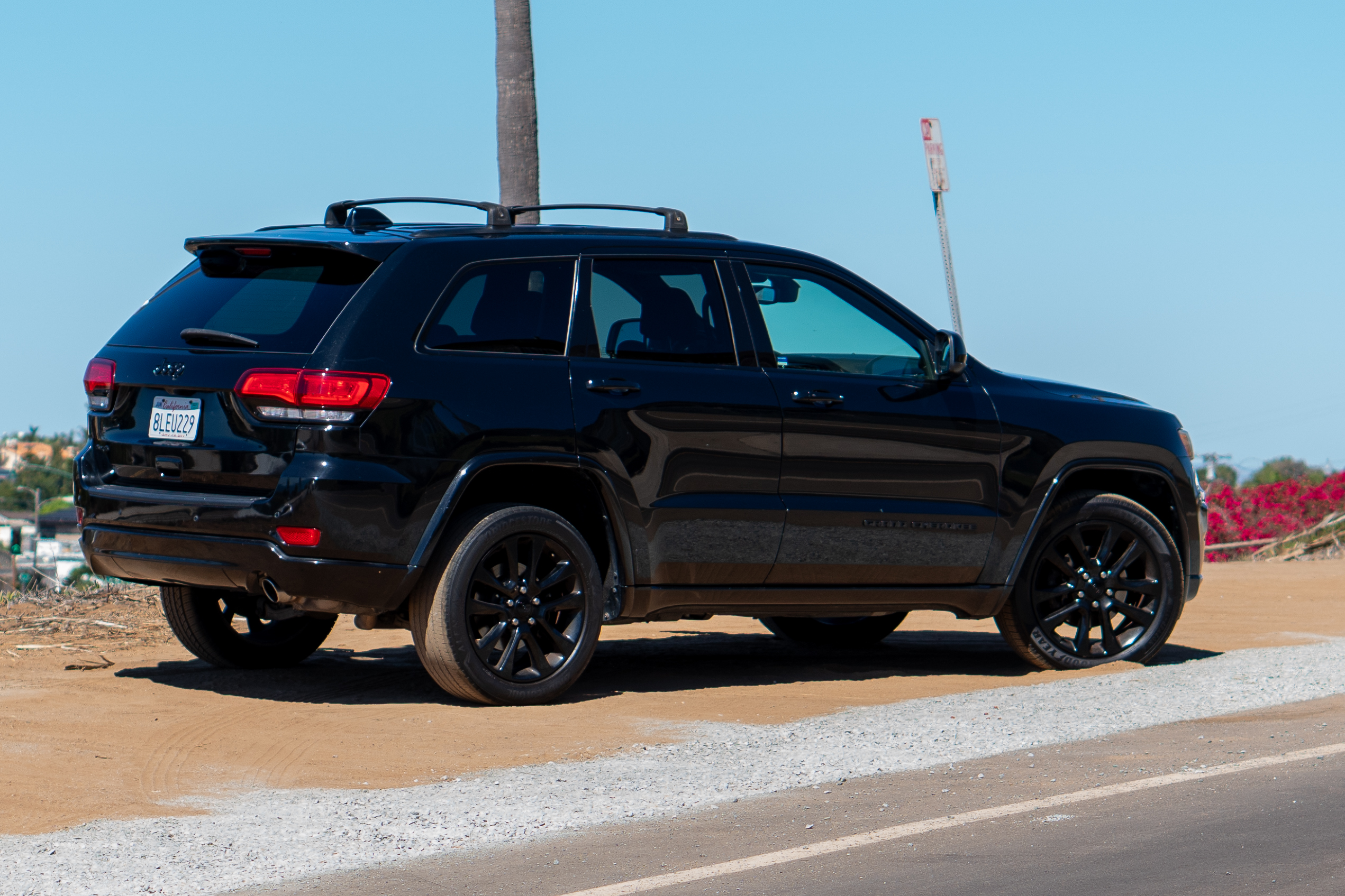 Used 2019 Jeep Grand Cherokee Altitude AWD/4WD image 6