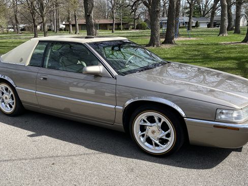 Used 2002 Cadillac Eldorado ESC w/ Preffered Equipment Group FWD image 4