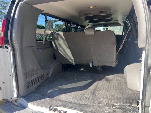 Used 2017 Chevrolet Express 3500 LS image 16