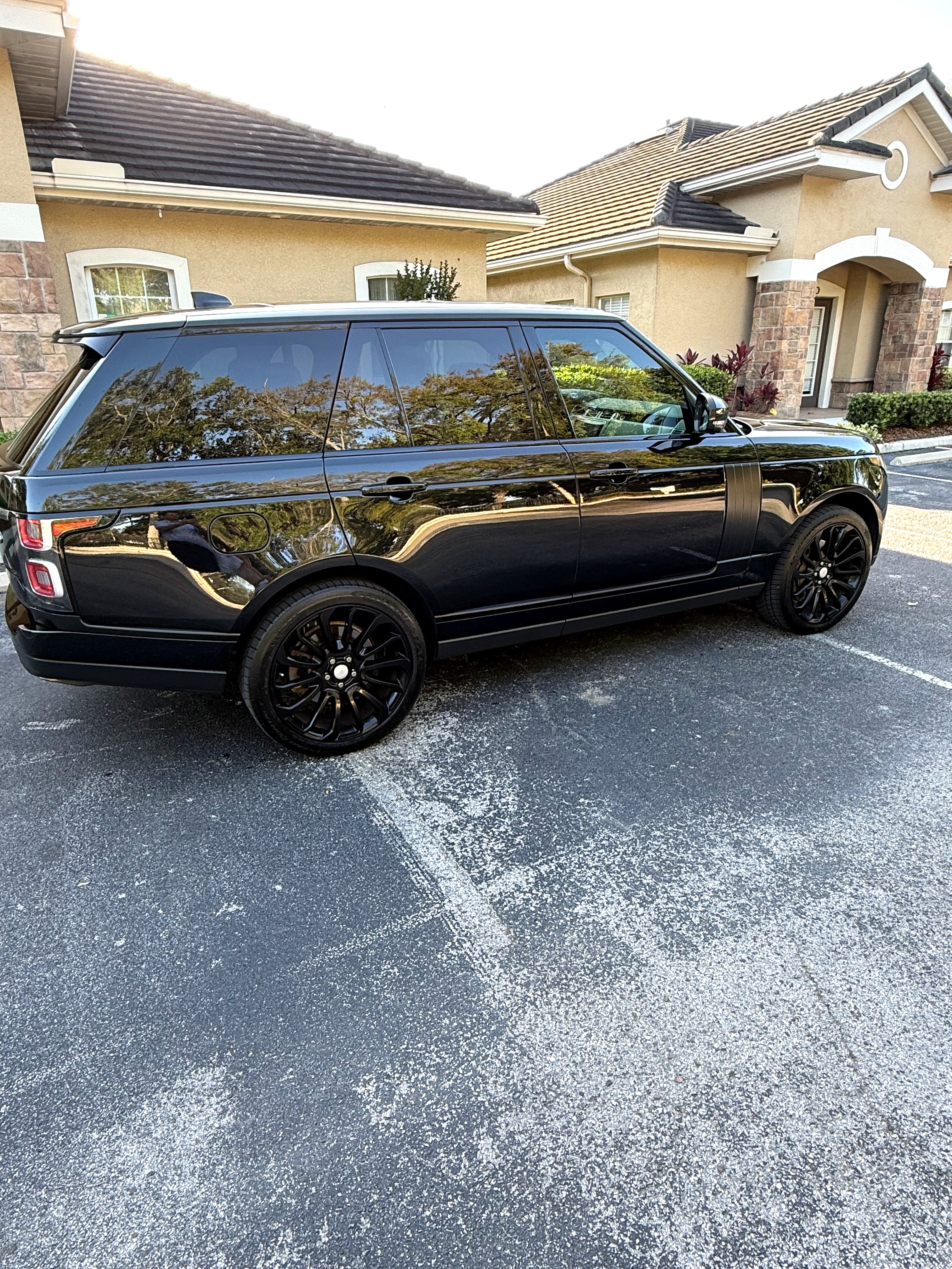 Used 2021 Land Rover Range Rover AWD/4WD image 1