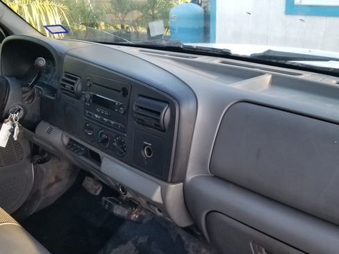 Used 2006 Ford F350 2WD Crew Cab DRW Super Duty image 11