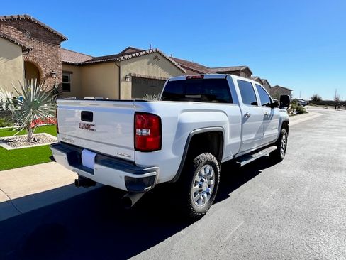 Used 2018 GMC Sierra 2500 Denali w/ Duramax Plus Package image 5