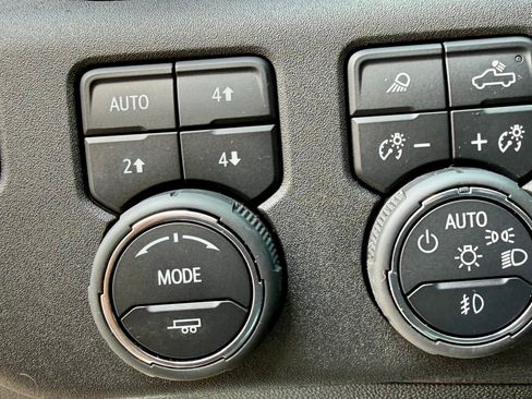Used 2025 Chevrolet Silverado 2500 LT w/ Trail Boss Package AWD/4WD image 15