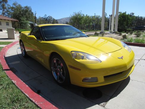 Used 2009 Chevrolet Corvette Coupe w/ Preferred Equipment Group RWD image 9