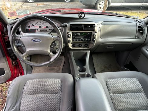Used 2004 Ford Explorer Sport Trac 4x4 image 12