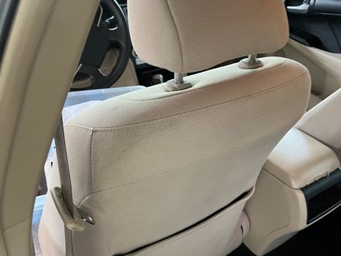 Used 2013 Toyota Camry LE FWD image 18