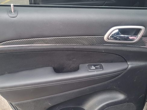 Used 2014 Jeep Grand Cherokee SRT image 9