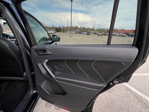 Used 2023 Volkswagen Tiguan SE R-Line image 20