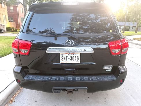 Used 2016 Toyota Sequoia Limited w/ Safety & Convenience Package AWD/4WD image 9