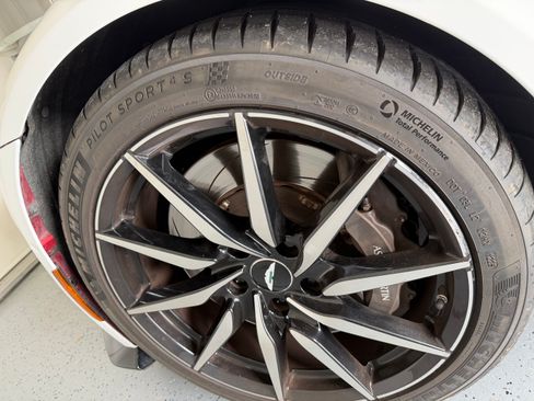 Used 2019 Aston Martin V8 Vantage Coupe image 9