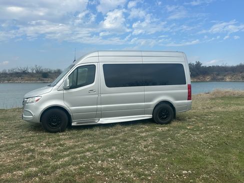 Used 2021 Mercedes-Benz Sprinter 2500 image 18