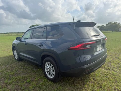 Used 2024 Toyota Grand Highlander FWD image 6