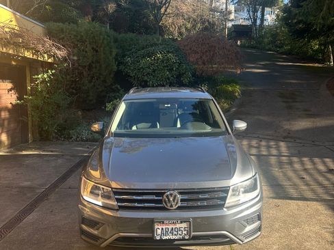 Used 2018 Volkswagen Tiguan SE w/ 3rd Row Seat Package image 1