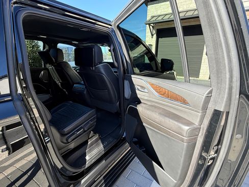 Used 2021 Cadillac Escalade ESV Sport Platinum w/ LPO, ONYX Package image 18