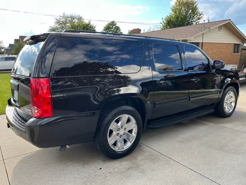 Used 2013 GMC Yukon XL SLT w/ SLT-2 Equipment Package image 8