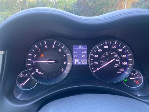 Used 2011 INFINITI M37 w/ Deluxe Touring Pkg image 11