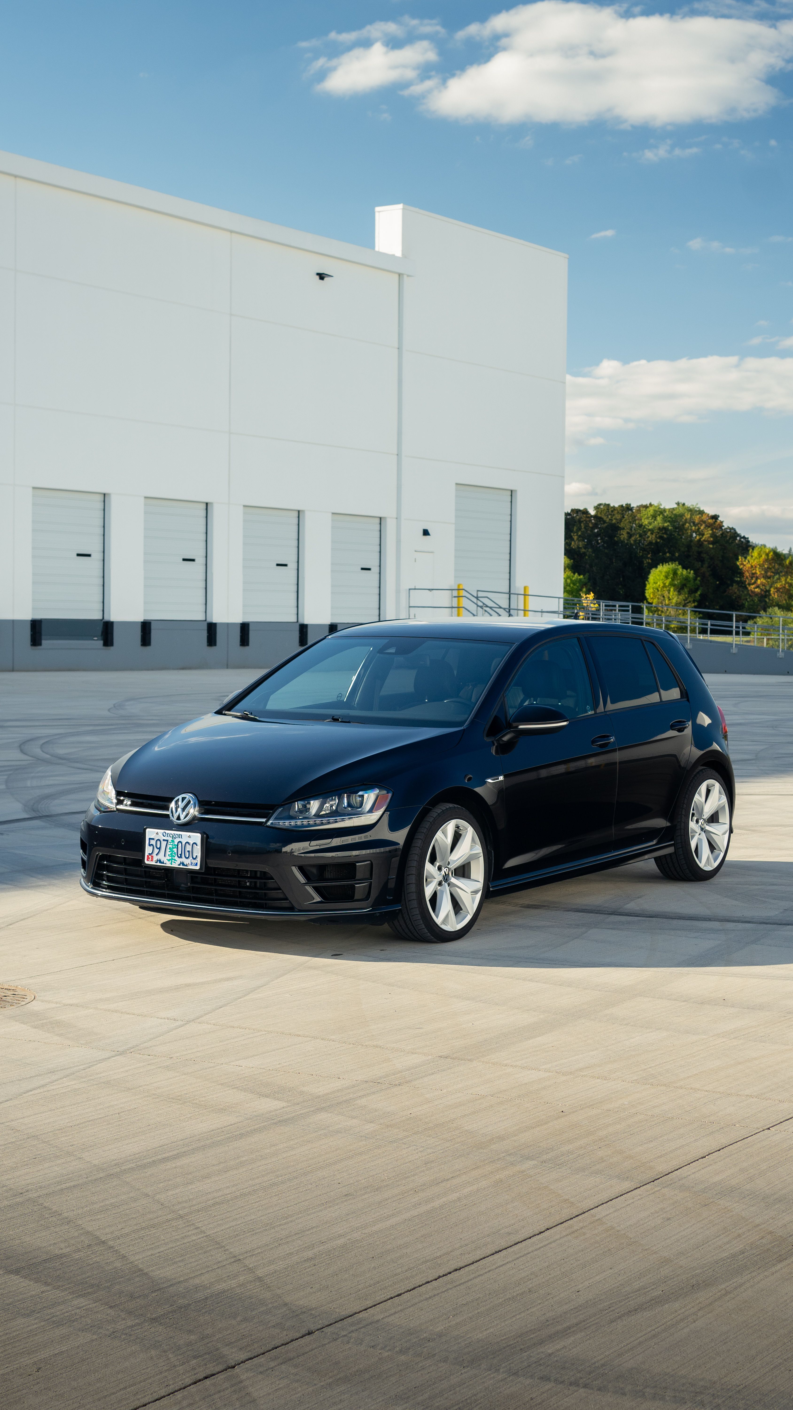 Used 2016 Volkswagen Golf 4-Door AWD/4WD image 2
